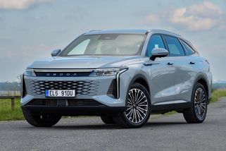 Výkon a zrychlení sporťáku, spotřeba kolem pěti a dojezd přes 1000 km. Luxusně vybavené SUV koupíte v Česku za cenu Kodiaqu - Garáž.cz